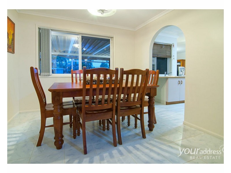8 Copeina Court, Regents Park QLD 4118