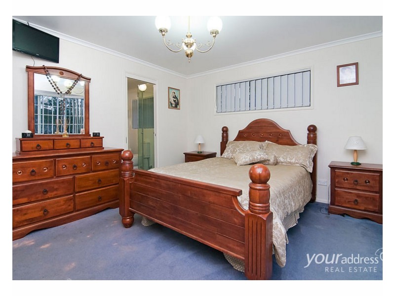 8 Copeina Court, Regents Park QLD 4118