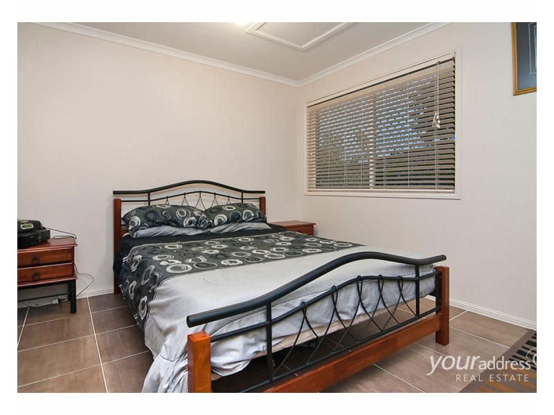 8 Copeina Court, Regents Park QLD 4118