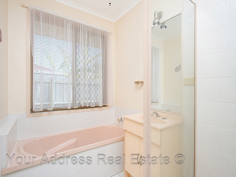 13 Gumview Close, Regents Park QLD 4118