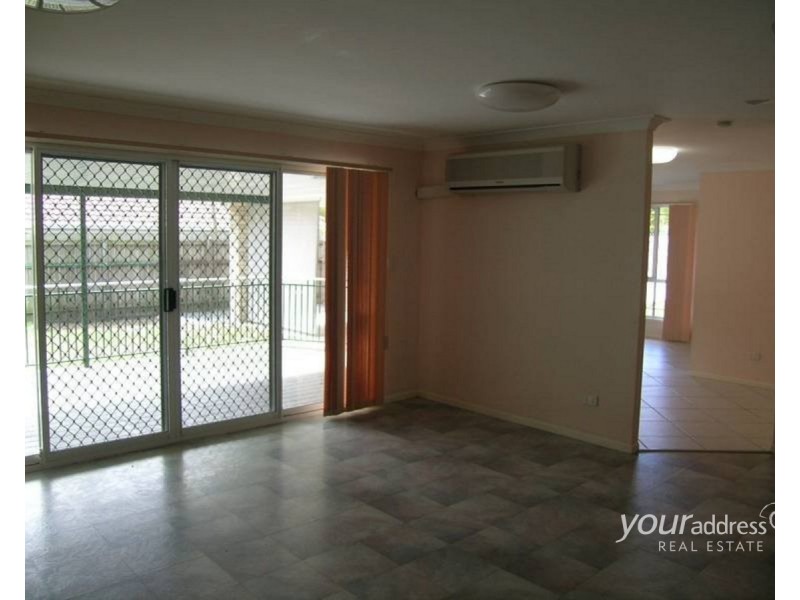 8 Solandra Circuit, Regents Park QLD 4118