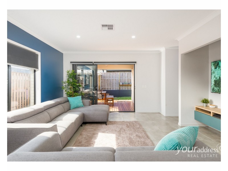 16 Mount Edwards Street, Park Ridge QLD 4125