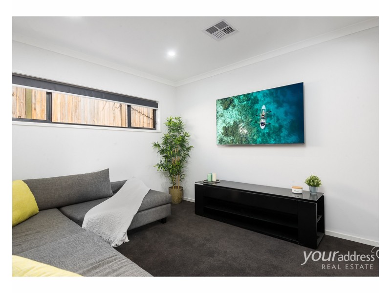 16 Mount Edwards Street, Park Ridge QLD 4125