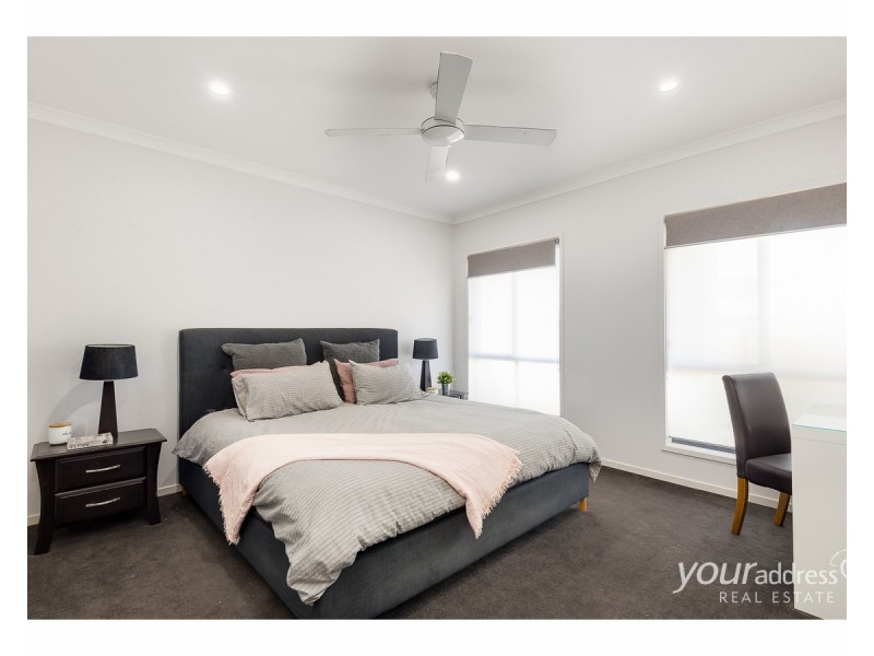 16 Mount Edwards Street, Park Ridge QLD 4125