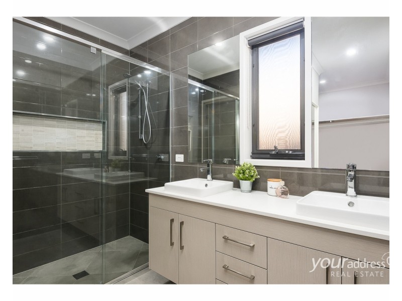 16 Mount Edwards Street, Park Ridge QLD 4125