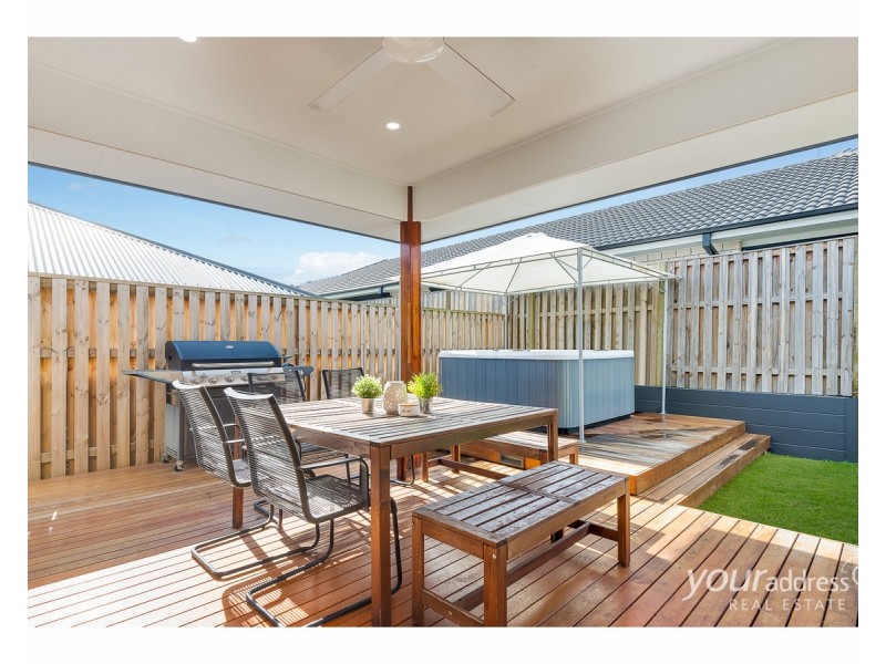 16 Mount Edwards Street, Park Ridge QLD 4125