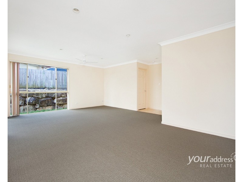 8 Samia Court, Regents Park QLD 4118