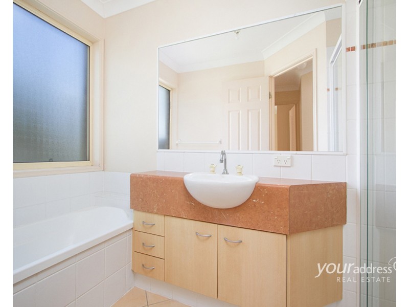 8 Samia Court, Regents Park QLD 4118