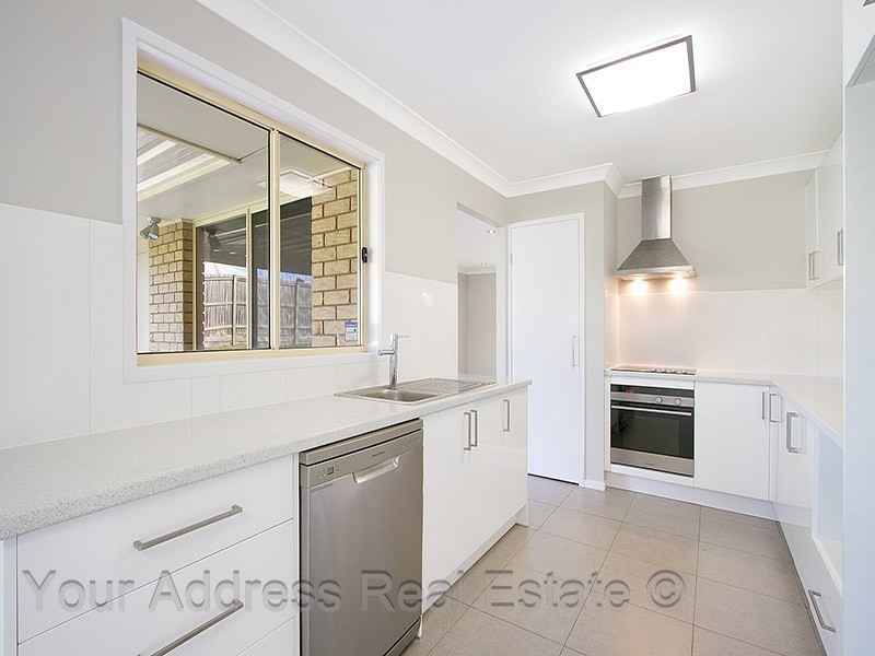 8 Debanie Court, Marsden QLD 4132