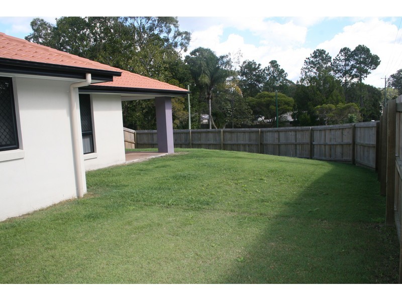 2 Chaka Street, Hillcrest QLD 4118