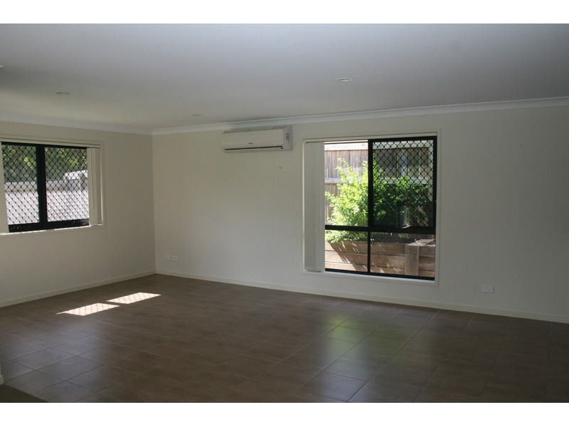 2 Chaka Street, Hillcrest QLD 4118