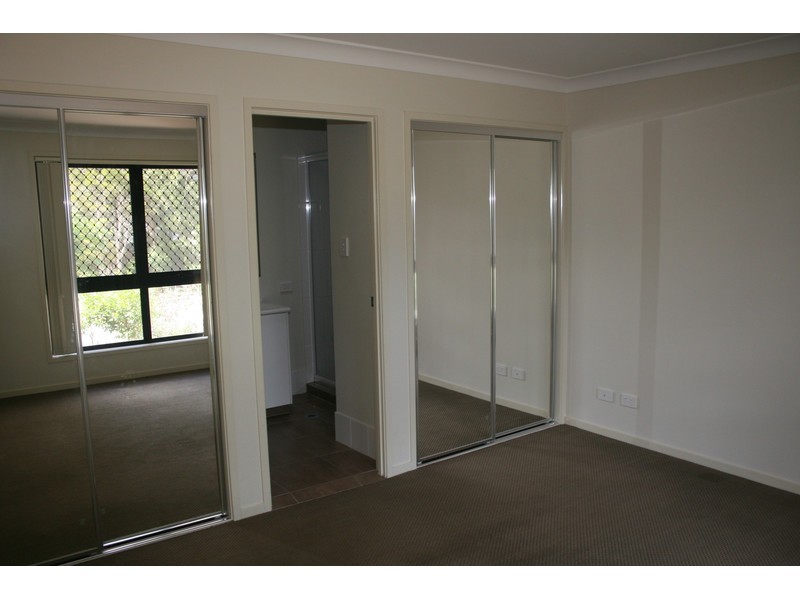 2 Chaka Street, Hillcrest QLD 4118