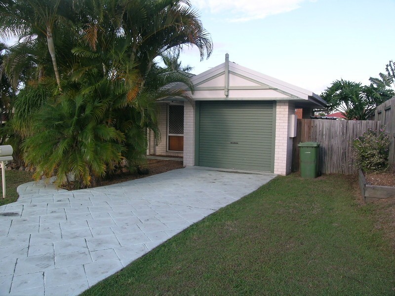79 Bottlebrush Drive, Regents Park QLD 4118