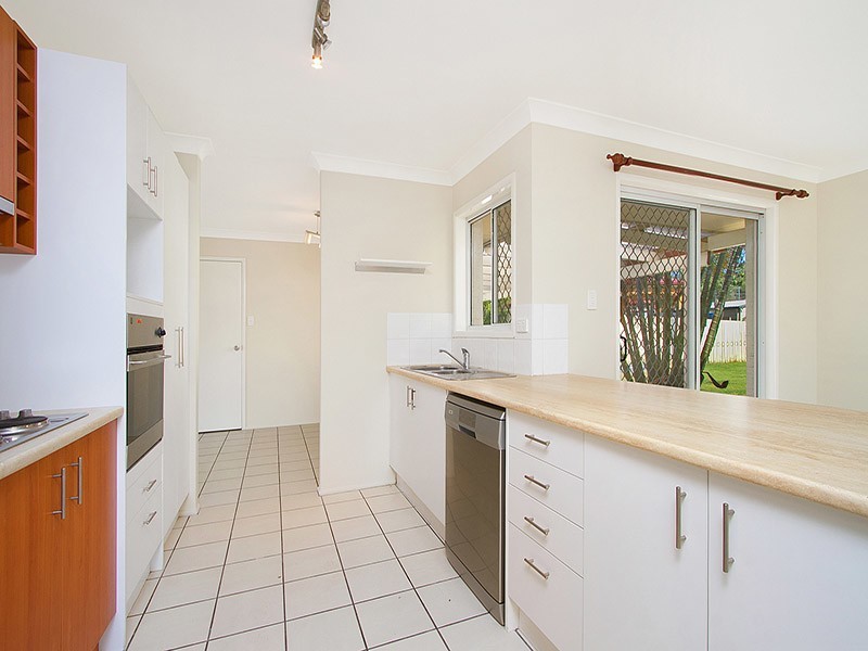 9 Conferta Place, Regents Park QLD 4118