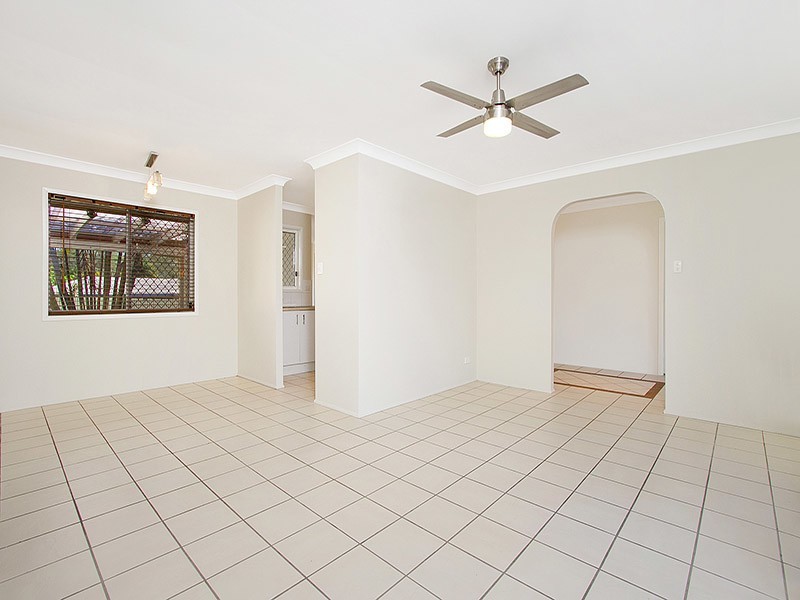 9 Conferta Place, Regents Park QLD 4118