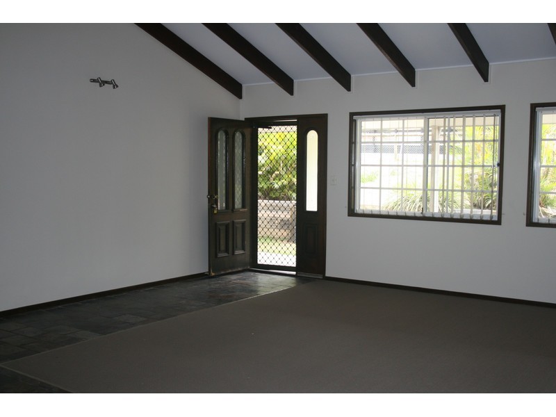 6-8 Holyrood Court, Munruben QLD 4125