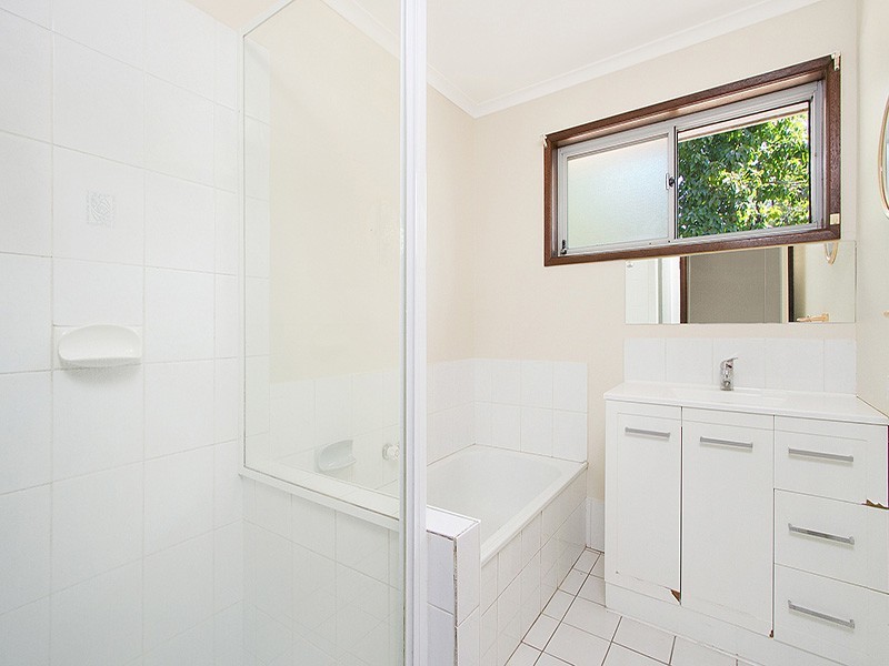 6-8 Holyrood Court, Munruben QLD 4125