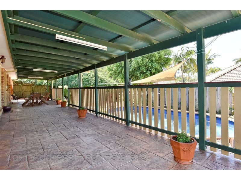 18 Bottlebrush Drive, Regents Park QLD 4118