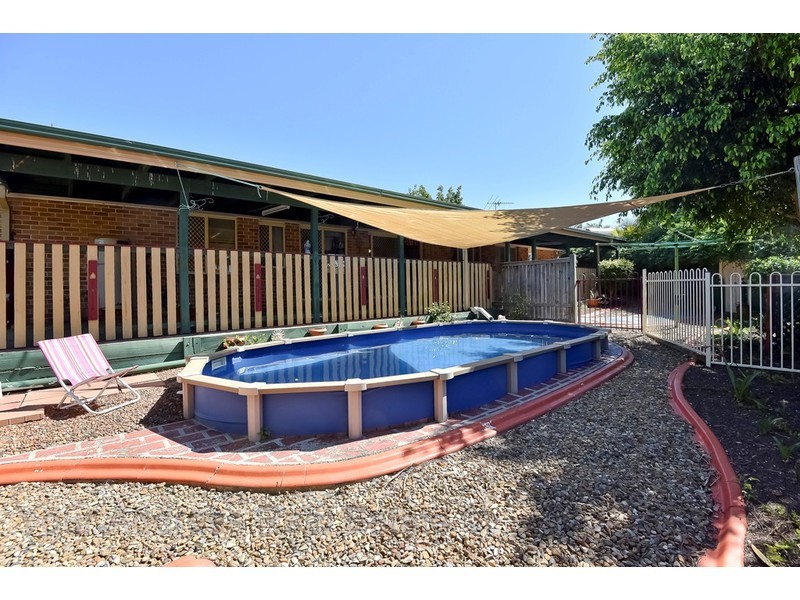 18 Bottlebrush Drive, Regents Park QLD 4118