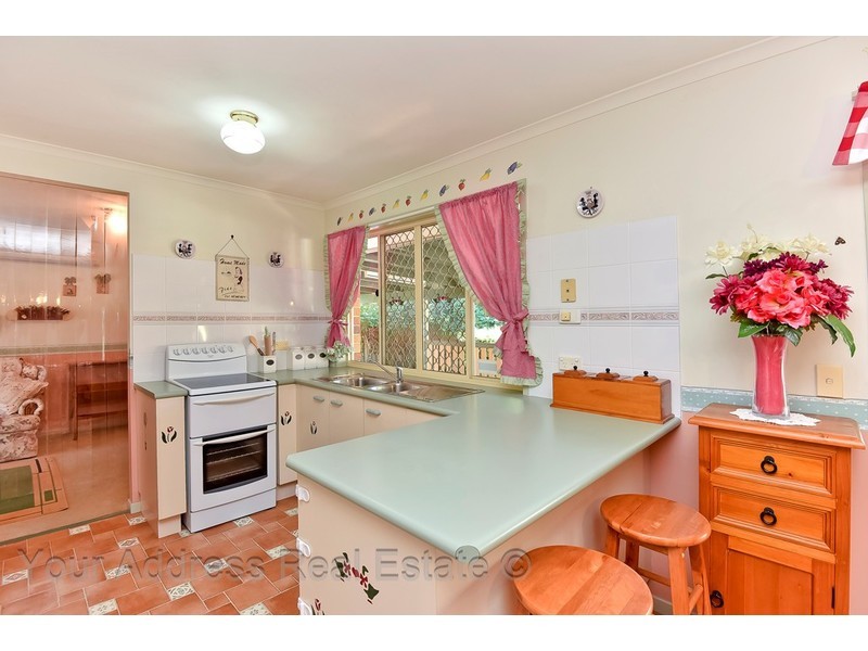 18 Bottlebrush Drive, Regents Park QLD 4118