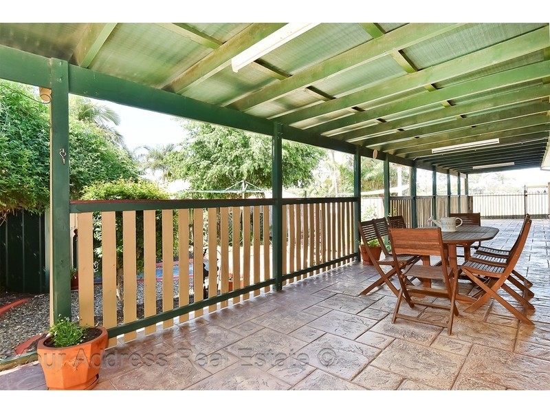 18 Bottlebrush Drive, Regents Park QLD 4118