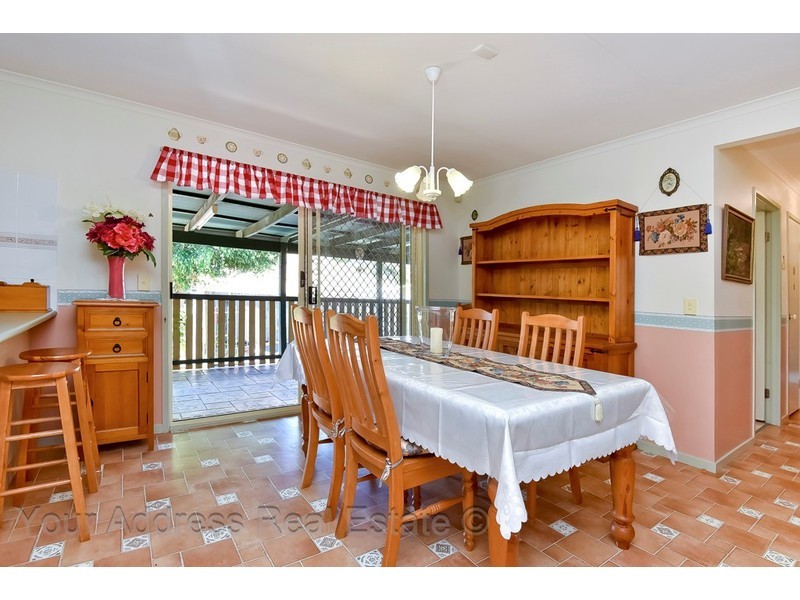 18 Bottlebrush Drive, Regents Park QLD 4118