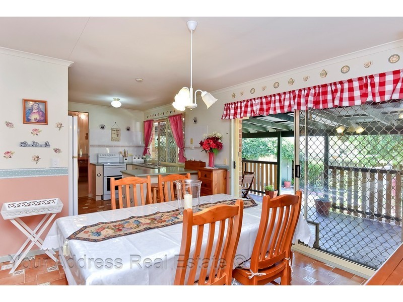 18 Bottlebrush Drive, Regents Park QLD 4118