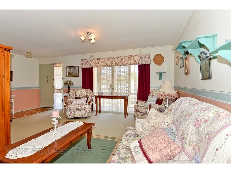 18 Bottlebrush Drive, Regents Park QLD 4118