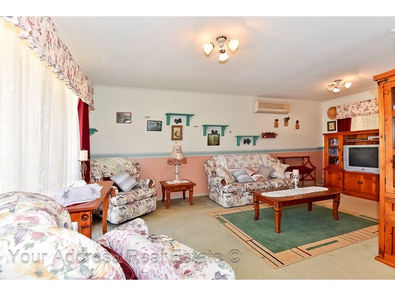 18 Bottlebrush Drive, Regents Park QLD 4118