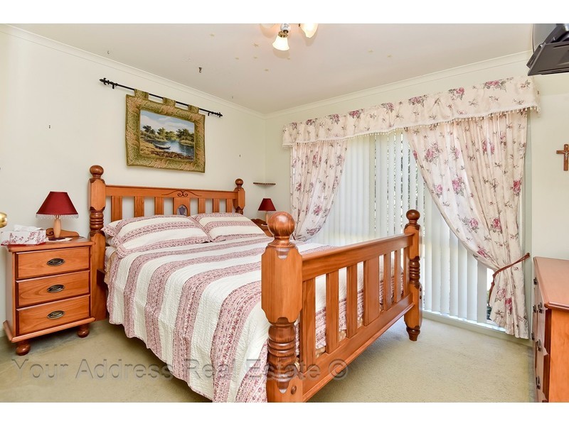 18 Bottlebrush Drive, Regents Park QLD 4118