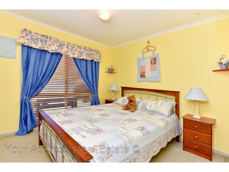 18 Bottlebrush Drive, Regents Park QLD 4118