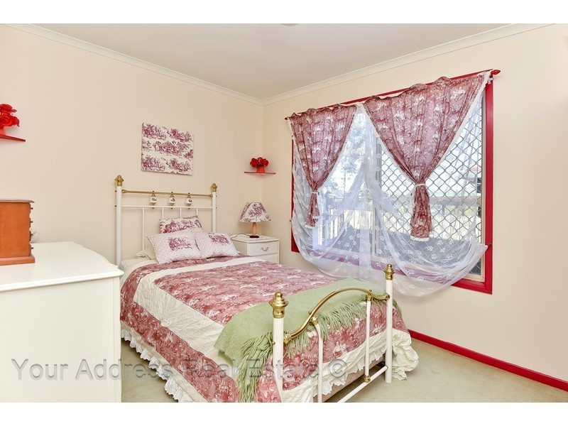 18 Bottlebrush Drive, Regents Park QLD 4118