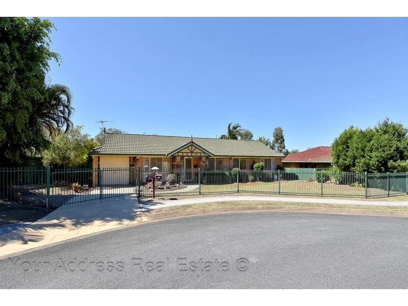 18 Bottlebrush Drive, Regents Park QLD 4118