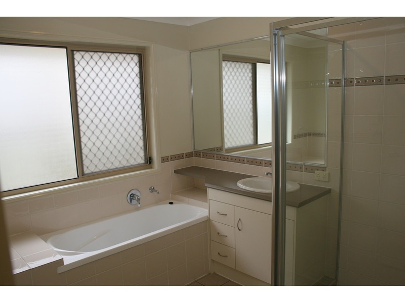 26 Charlton Place, Regents Park QLD 4118