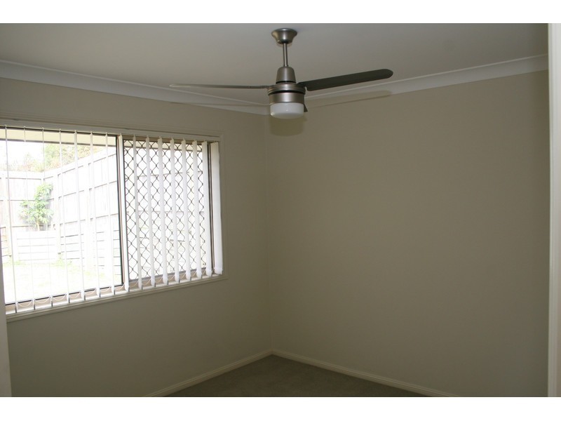 26 Charlton Place, Regents Park QLD 4118
