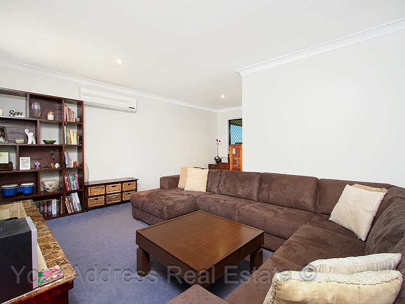 1 Zoe Place, Hillcrest QLD 4118