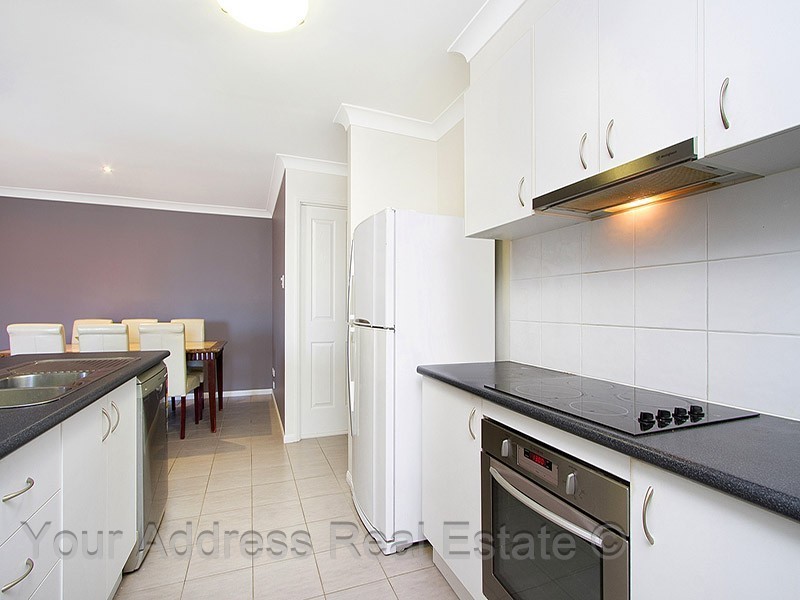 1 Zoe Place, Hillcrest QLD 4118