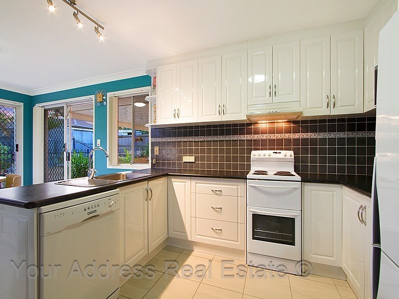 17 Haldham Crescent, Regents Park QLD 4118