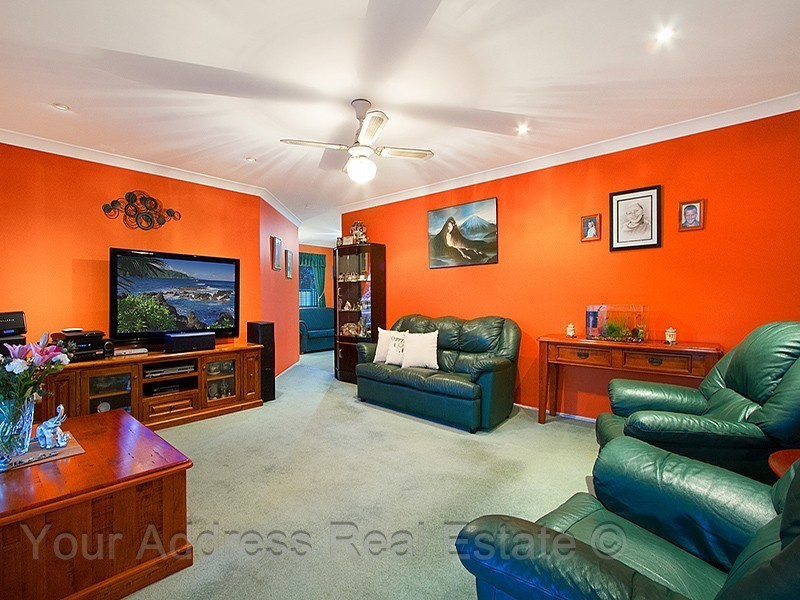 17 Haldham Crescent, Regents Park QLD 4118