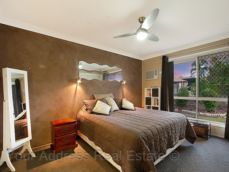 17 Haldham Crescent, Regents Park QLD 4118