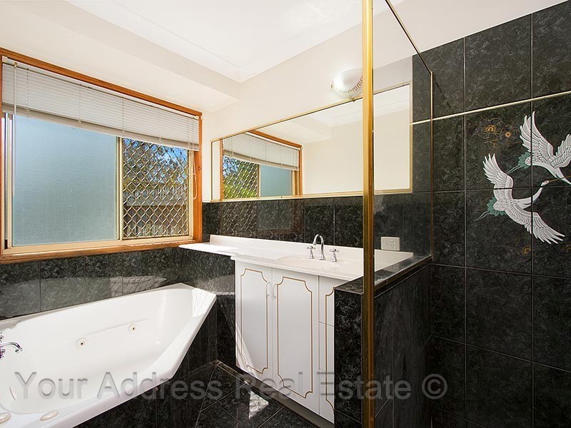 10 Kensington Drive, Munruben QLD 4125