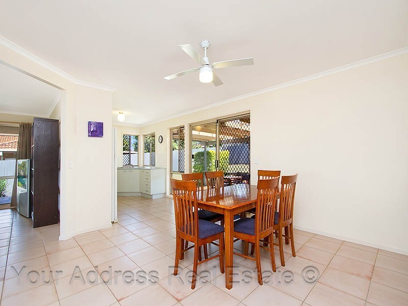 76 Bottlebrush Drive, Regents Park QLD 4118
