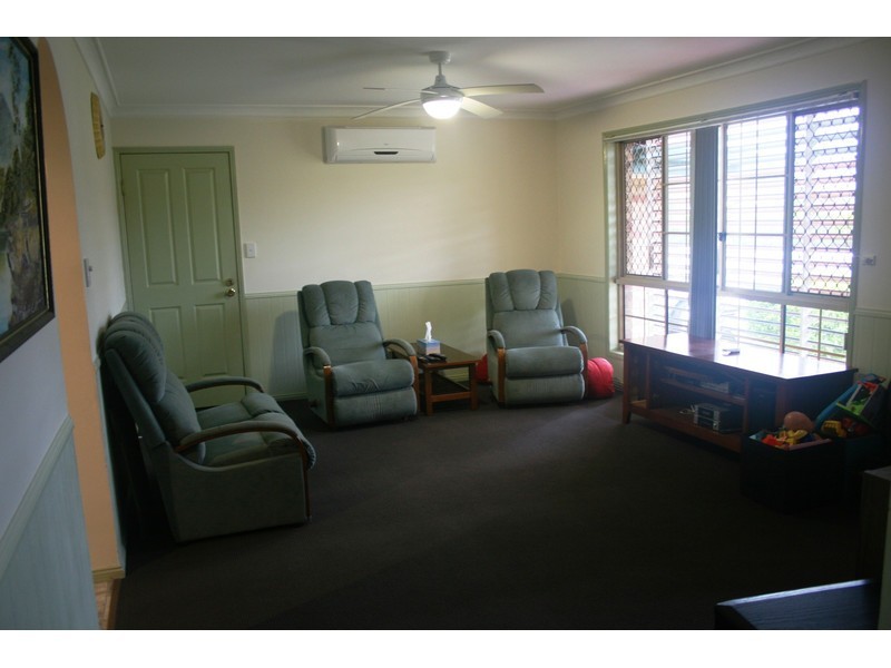 24 Bottlebrush Drive, Regents Park QLD 4118