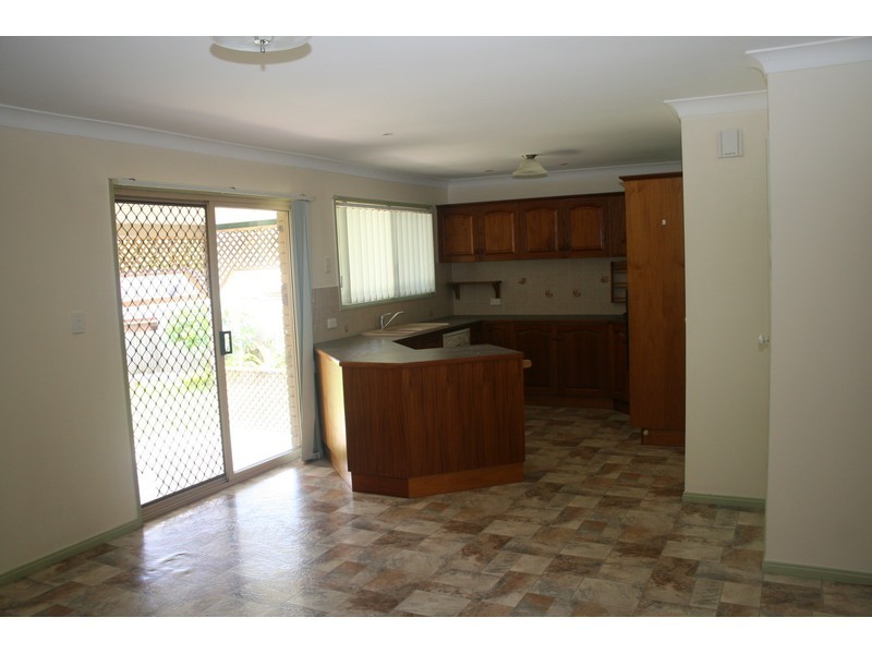 24 Bottlebrush Drive, Regents Park QLD 4118