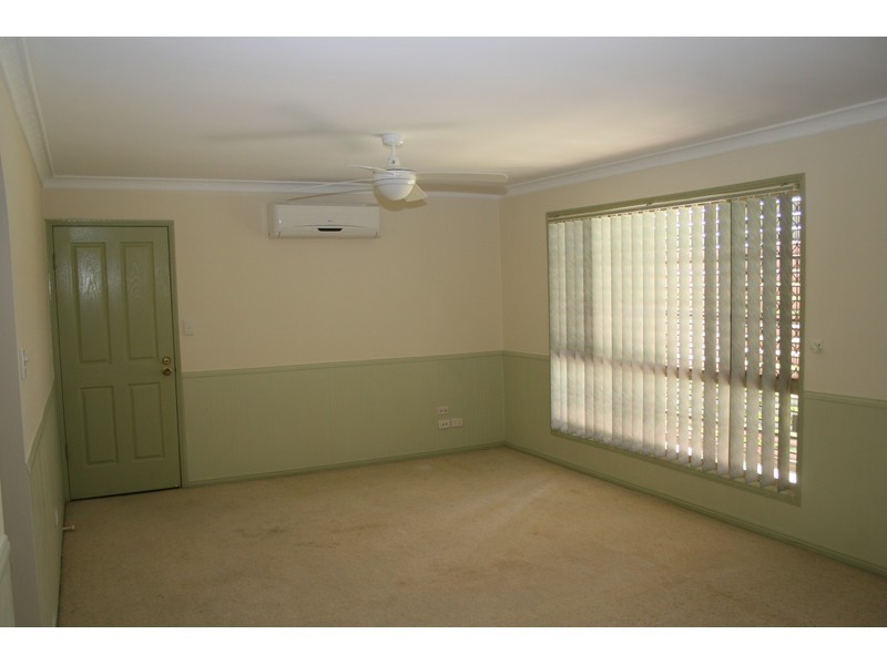 24 Bottlebrush Drive, Regents Park QLD 4118