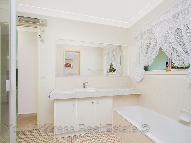 13 Watling Street, Hillcrest QLD 4118