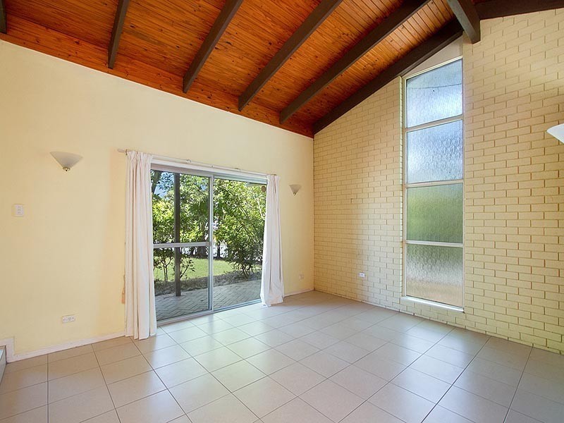 2 Corsloot Street, Regents Park QLD 4118