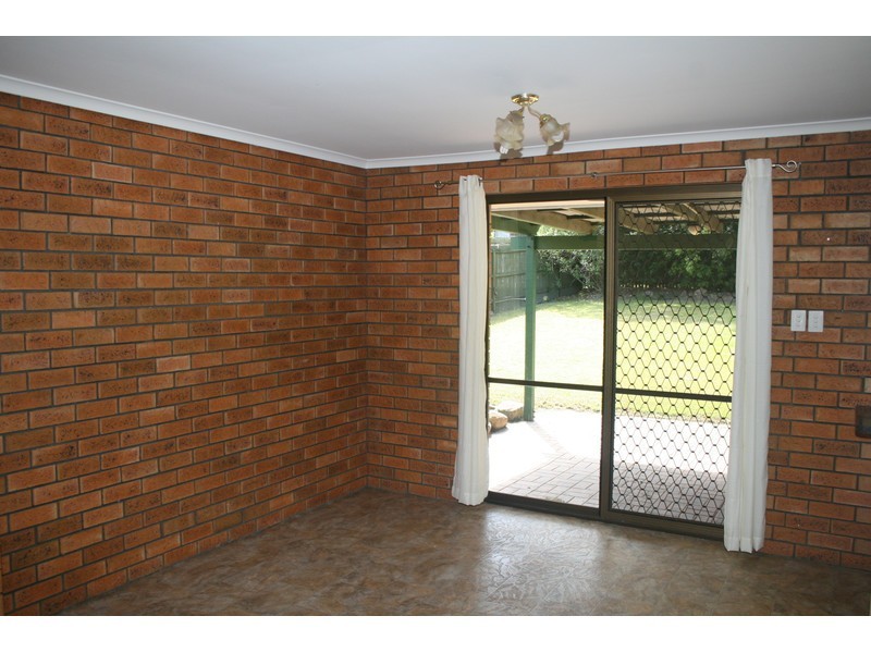 16 Bennett Drive, Regents Park QLD 4118