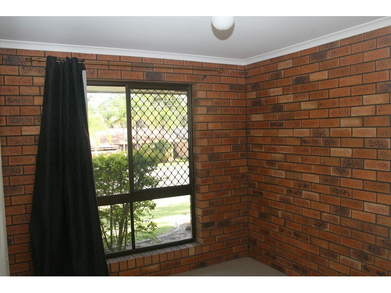 16 Bennett Drive, Regents Park QLD 4118