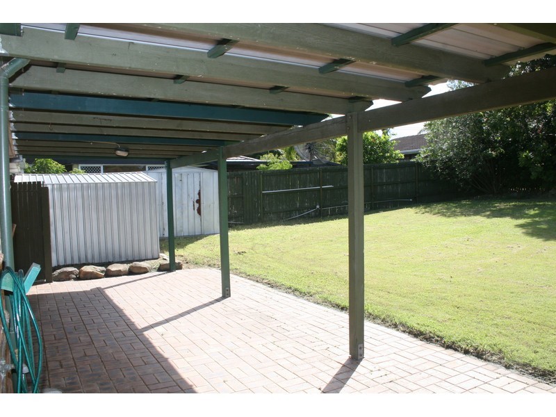 16 Bennett Drive, Regents Park QLD 4118